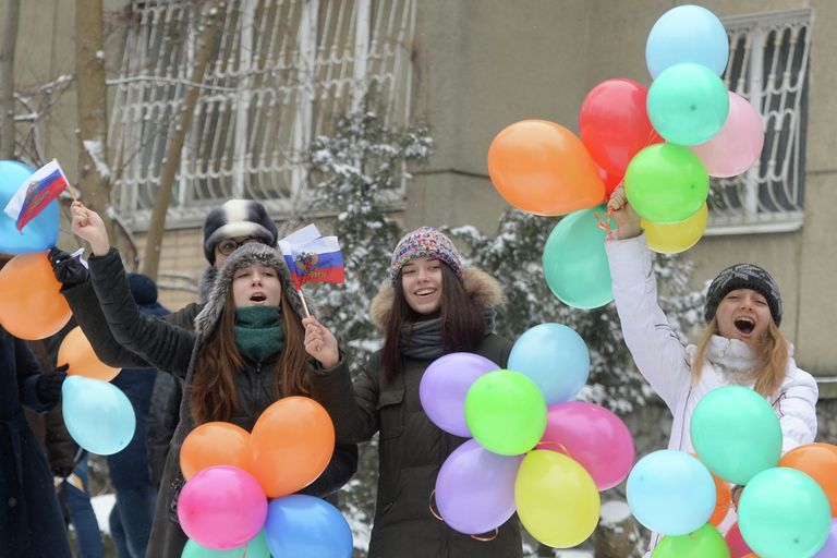 Жители Ставрополя приветствуют участников эстафеты олимпийского огня Жители Ставрополя приветствуют участников эстафеты олимпийского огня