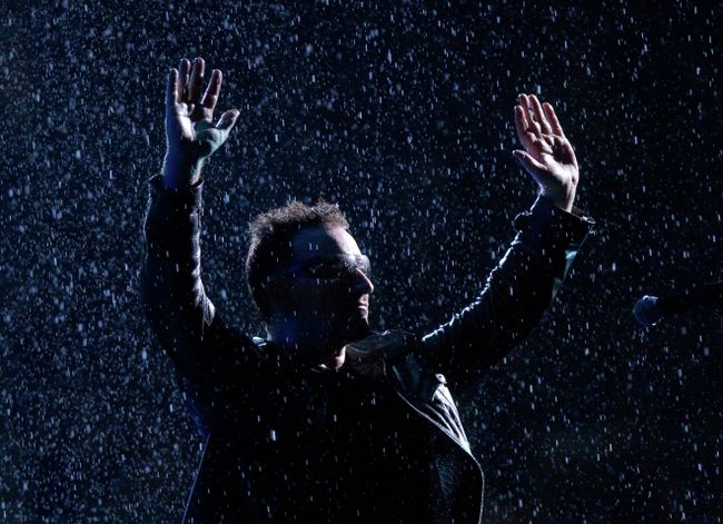 Солист ирландской группы U2 Боно Солист ирландской группы U2 Боно