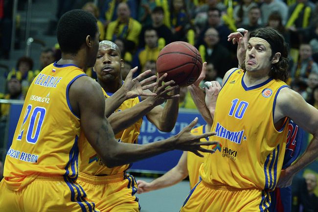 Баскетболисты Химок Крешимир Лончар, Микаэль Желабаль и Майкл Грин (слева направо) Баскетболисты Химок Крешимир Лончар, Микаэль Желабаль и Майкл Грин (слева направо)