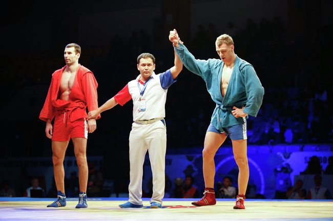 Самбист Дмитрий Елисеев