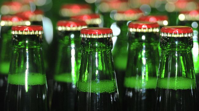 Бутылки на конвейере Бутылки на конвейере