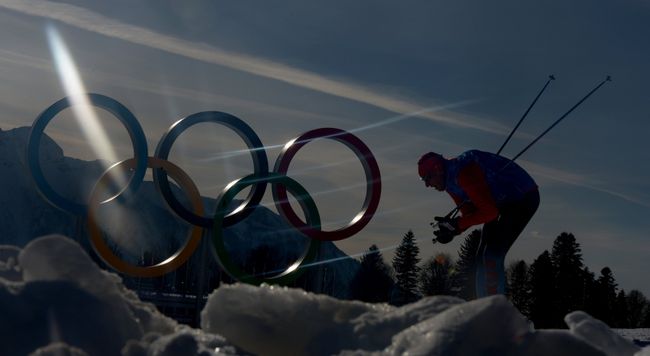 Спортсмен на тренировке национальных сборных по лыжным гонкам