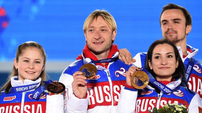 Ксения Столбова и Федор Климов, Евгений Плющенко и Юлия Липницкая (справа налево) Ксения Столбова и Федор Климов, Евгений Плющенко и Юлия Липницкая (справа налево)