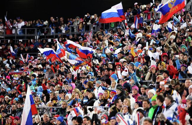 Болелщики сборной Россина трибуне во время квалификации индивидуальных соревнований по прыжкам с большого трамплина Болелщики сборной Россина трибуне во время квалификации индивидуальных соревнований по прыжкам с большого трамплина