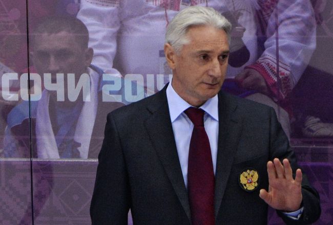 Главный тренер Зинэтула Билялетдинов (Россия) наблюдает за ходом игры Главный тренер Зинэтула Билялетдинов (Россия) наблюдает за ходом игры