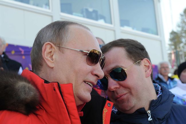 Президент России Владимир Путин (слева) и председатель правительства России Дмитрий Медведев Президент России Владимир Путин (слева) и председатель правительства России Дмитрий Медведев