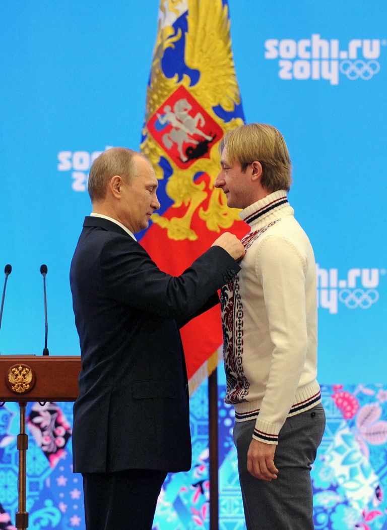 Президент России Владимир Путин (слева) и олимпийский чемпион в фигурном катании Евгений Плющенко Президент России Владимир Путин (слева) и олимпийский чемпион в фигурном катании Евгений Плющенко