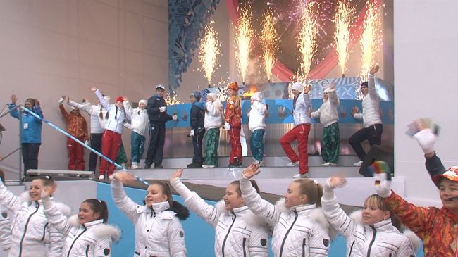 Огонь Паралимпиады зажгли от огромного "сердца" на эстафете в Москве