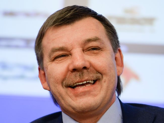 Главный тренер мужской сборной России по хоккею Олег Знарок