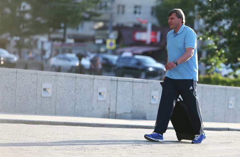 Тренер вратарей Сергей Овчинников прибыл на сбор национальной сборной по футболу