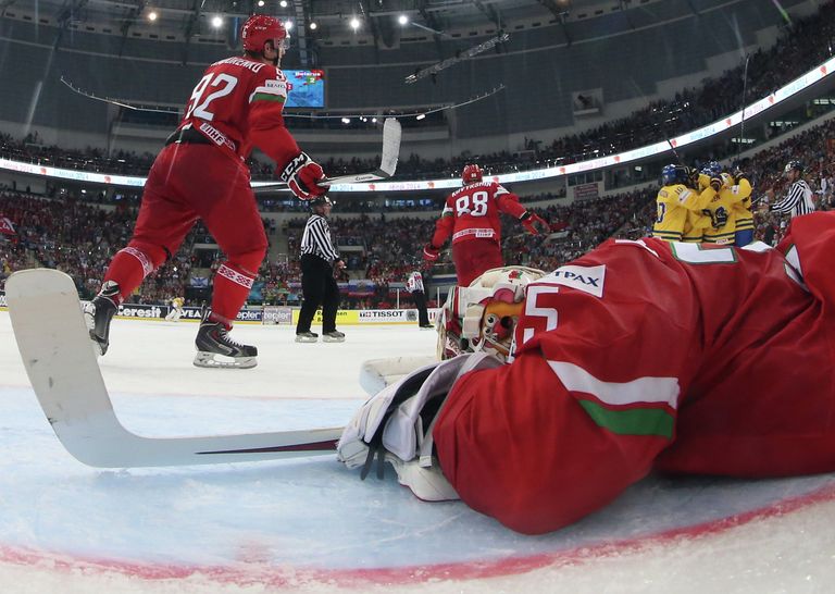 Вратарь сборной Белоруссии Кевин Лаланд в четвертьфинальном матче чемпионата мира по хоккею 2014 между сборными командами Швеции и Белоруссии Вратарь сборной Белоруссии Кевин Лаланд в четвертьфинальном матче чемпионата мира по хоккею 2014 между сборными командами Швеции и Белоруссии