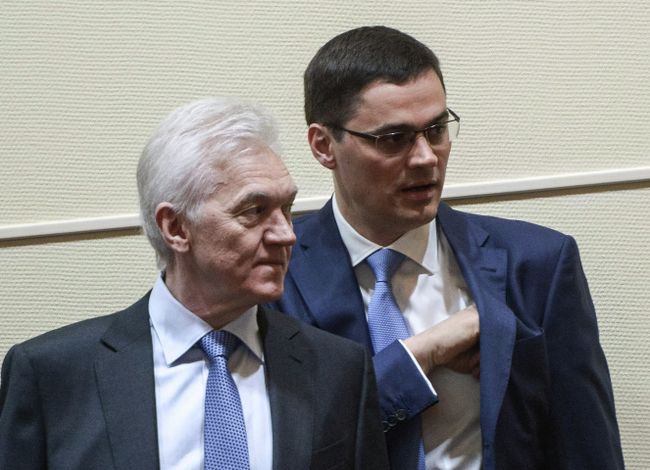 Председатель совета директоров КХЛ, президент ХК СКА Геннадий Тимченко (слева) и член Международного олимпийского комитета от России Александр Попов Председатель совета директоров КХЛ, президент ХК СКА Геннадий Тимченко (слева) и член Международного олимпийского комитета от России Александр Попов