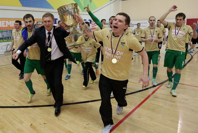 Московская Дина впервые с 2000 года стала чемпионом России по мини-футболу Московская Дина впервые с 2000 года стала чемпионом России по мини-футболу