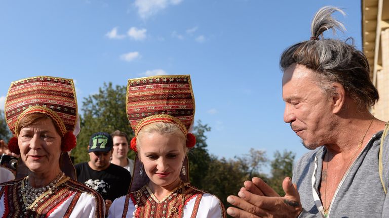 Американский актер Микки Рурк провел открытую тренировку по боксу в Москве Американский актер Микки Рурк провел открытую тренировку по боксу в Москве