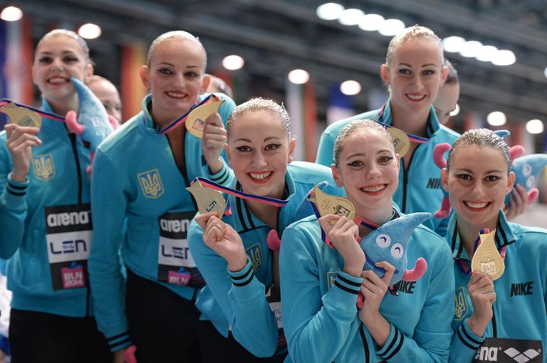 Украинские синхронистки, завоевавшие золотые медали в комбинации на чемпионате Европы по водным видам спорта в Берлине Украинские синхронистки, завоевавшие золотые медали в комбинации на чемпионате Европы по водным видам спорта в Берлине
