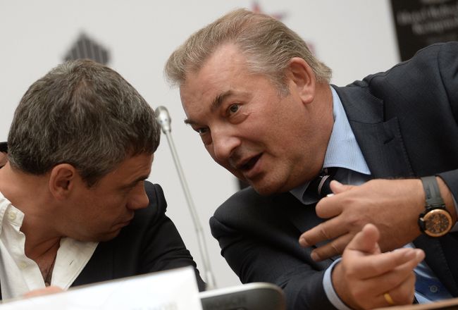 Дмитрий Квартальнов (слева) и Владислав Третьяк Дмитрий Квартальнов (слева) и Владислав Третьяк