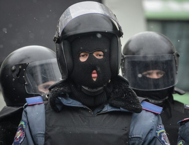 Сотрудники полиции Сотрудники полиции