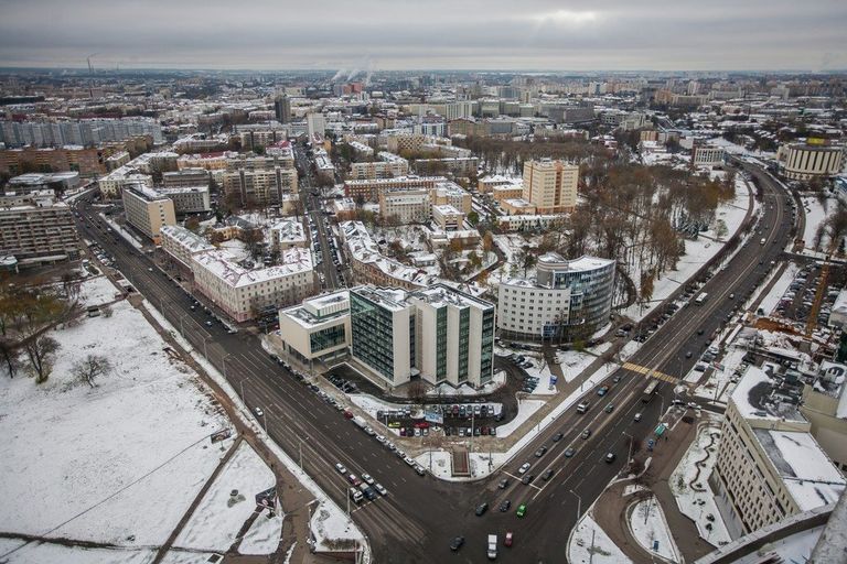 Вид с крыши строящегося в центре Минска небоскреба «Парус» Вид с крыши строящегося в центре Минска небоскреба «Парус»