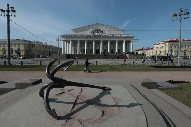 Здание Биржи на Биржевой площади в Санкт-Петербурге Здание Биржи на Биржевой площади в Санкт-Петербурге