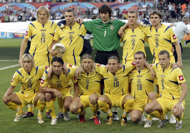 Сборная Украины по футболу на чемпионате мира 2006 года. Андрей Гусин - в верхнем ряду слева Сборная Украины по футболу на чемпионате мира 2006 года. Андрей Гусин - в верхнем ряду слева