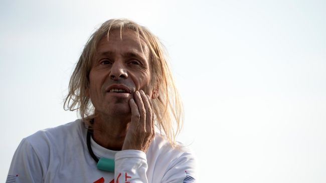 Французский скалолаз Ален Робер Французский скалолаз Ален Робер