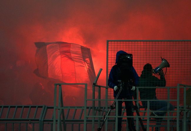 Болельщики Рубина жгут файеры во время матча 9-го тура чемпионата России по футболу Болельщики Рубина жгут файеры во время матча 9-го тура чемпионата России по футболу