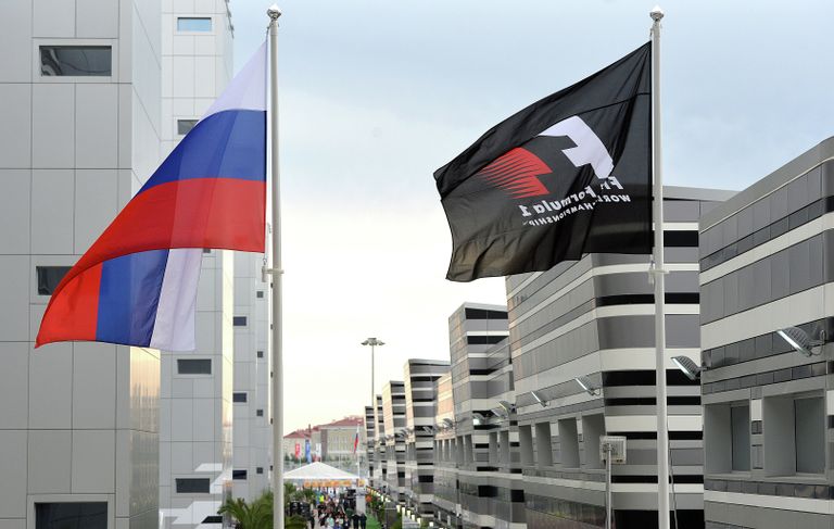 Подготовка к российскому этапу чемпионата мира по кольцевым автогонкам в классе Формула-1 Подготовка к российскому этапу чемпионата мира по кольцевым автогонкам в классе Формула-1