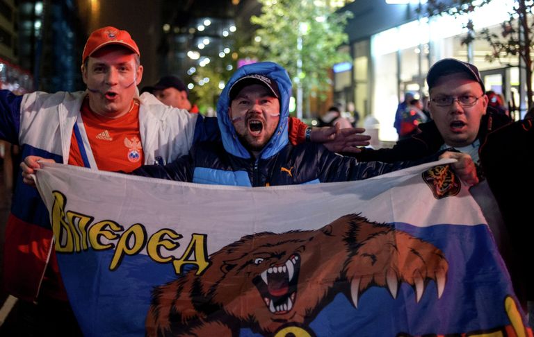 Болельщики сборной России перед матчем Болельщики сборной России перед матчем