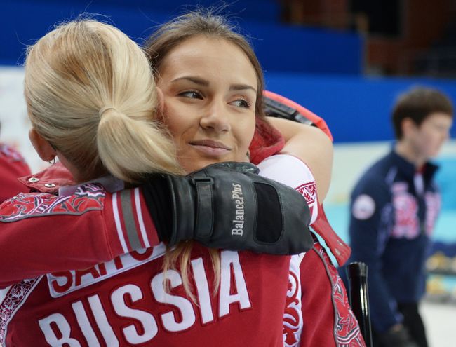 Игроки сборной России Александра Саитова и Анна Сидорова