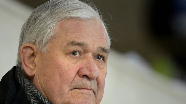 Советский хоккеист, тренер Владимир Юрзинов-старший