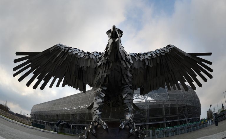 Символ клуба Ференцварош перед стадионом Groupama Arena в Будапеште Символ клуба Ференцварош перед стадионом Groupama Arena в Будапеште