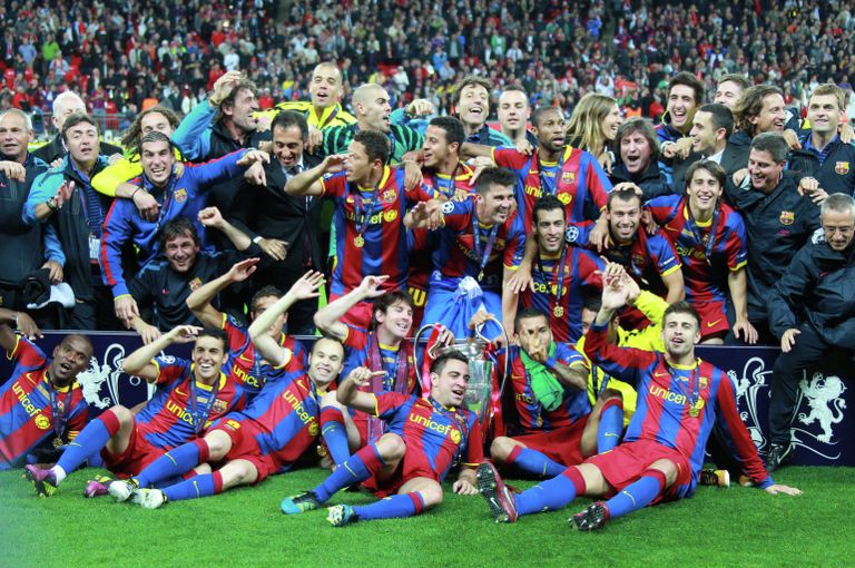 Футболисты и тренерский штаб Барселоны Футболисты и тренерский штаб Барселоны