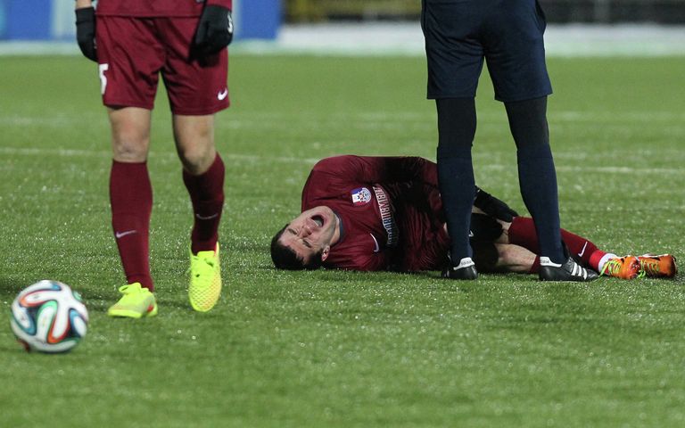 Игрок ФК Зенит Аслан Дудиев, получивший травму. Игрок ФК Зенит Аслан Дудиев, получивший травму.