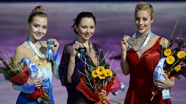 Эшли Вагнер, Елизавета Туктамышева и Елена Радионова (справа налево)