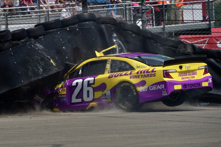 Автомобиль пилота Коула Витта во время этапа серии NASCAR Sprint Cup Series на трассе Уоткинс-Глен Интернэшнл Автомобиль пилота Коула Витта во время этапа серии NASCAR Sprint Cup Series на трассе Уоткинс-Глен Интернэшнл