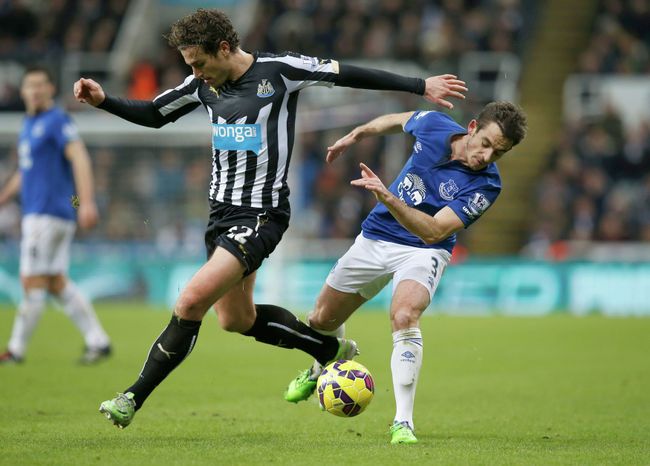 Игровой момент матча Ньюкасл - Эвертон Игровой момент матча Ньюкасл - Эвертон