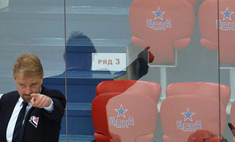 Главный тренер ХК Слован Петри Матикайнен Главный тренер ХК Слован Петри Матикайнен