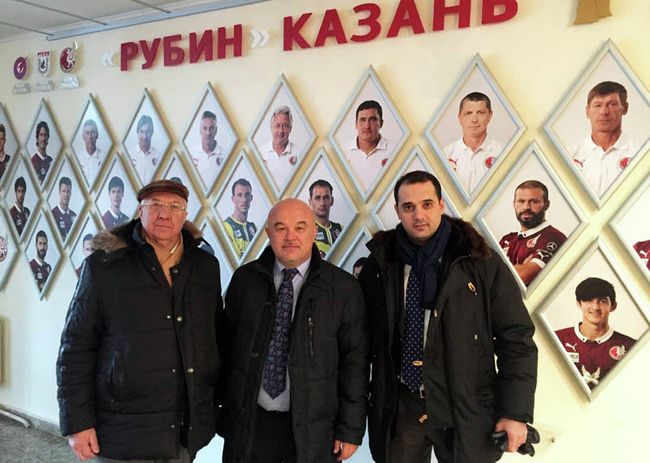 Почетный президент АМФР Семен Андреев, президент АМФР Эмиль Алиев и генеральный директор футбольного клуба Рубин (Казань) А.Г. Гараев.