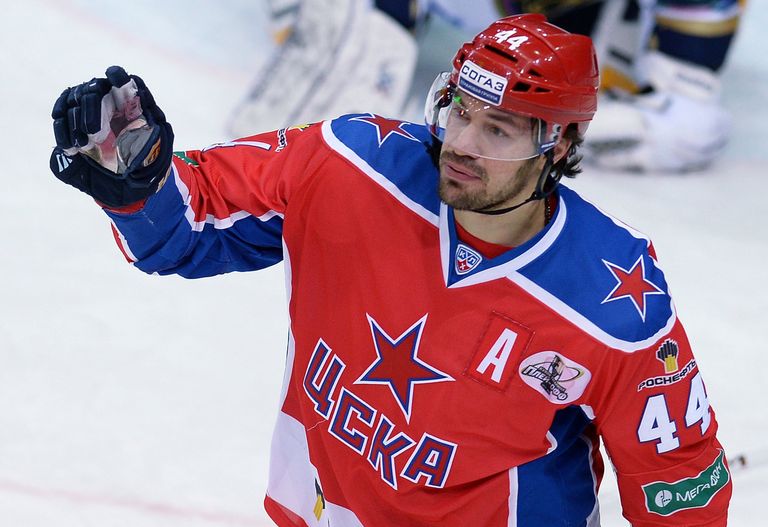 Форвард ЦСКА Евгений Артюхин