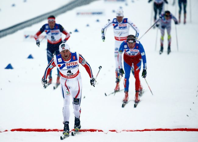Финиш на 50 км на чемпионате мира по лыжным видам спорта Финиш на 50 км на чемпионате мира по лыжным видам спорта