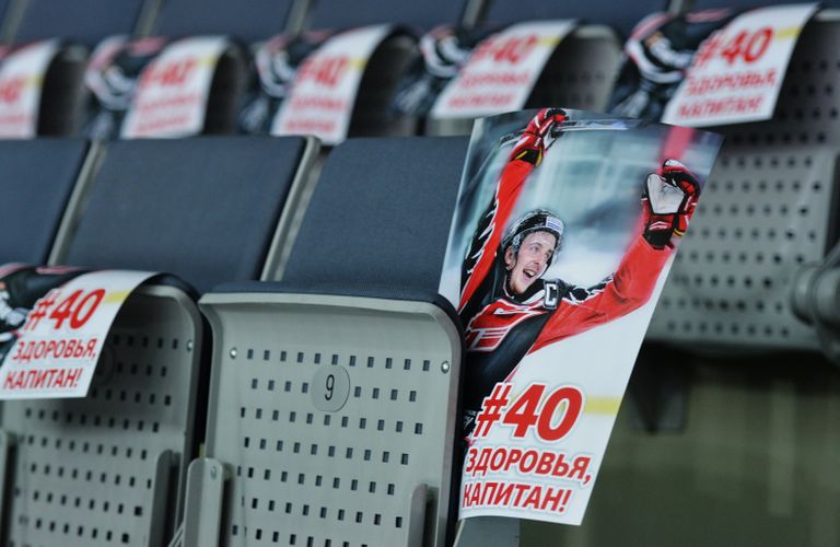 Листовки, приготовленные для болельщиков на стадионе Арена-Омск для акции поддержки капитана Авангарда Сергея Калинина Листовки, приготовленные для болельщиков на стадионе Арена-Омск для акции поддержки капитана Авангарда Сергея Калинина