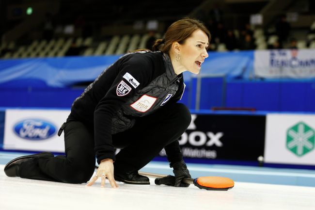 Ски сборной России по керлингу Анна Сидорова в матче чемпионата мира