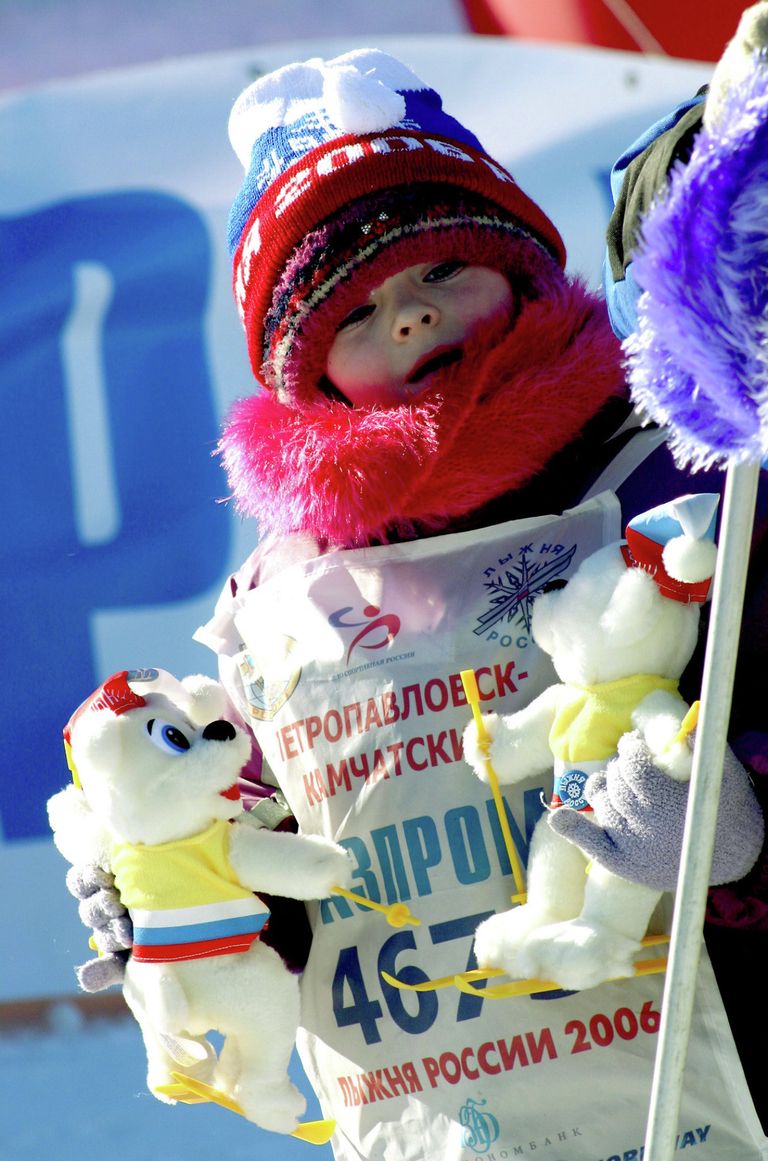 Юный болельщик первого этапа гонки Лыжня России - 2006 в Петропавловске-Камчатском Юный болельщик первого этапа гонки Лыжня России - 2006 в Петропавловске-Камчатском