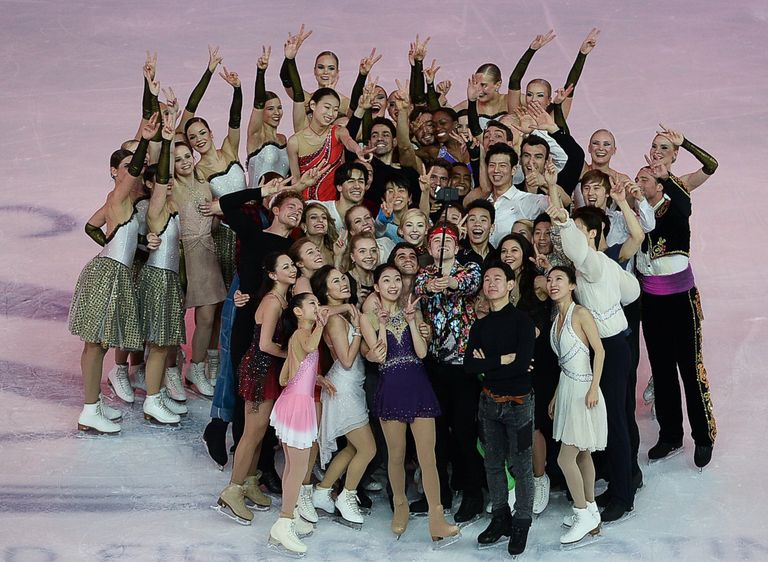 Участники показательных выступлениях на чемпионате мира по фигурному катанию в Шанхае Участники показательных выступлениях на чемпионате мира по фигурному катанию в Шанхае