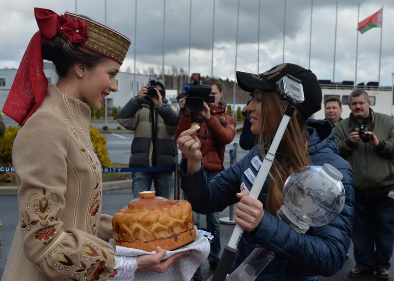 Дарья Домрачева (справа) Дарья Домрачева (справа)