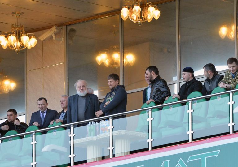 Глава Чеченской Республики Рамзан Кадыров (в центре) Глава Чеченской Республики Рамзан Кадыров (в центре)