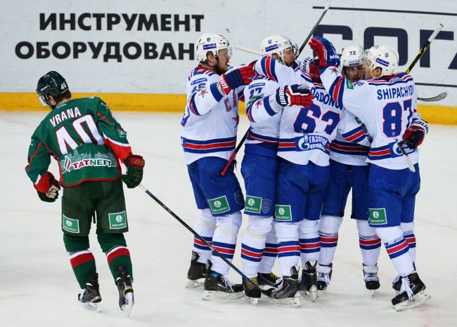 Игроки СКА радуются забитому голу Игроки СКА радуются забитому голу