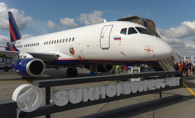 Самолет Sukhoi Superjet 100 Самолет Sukhoi Superjet 100