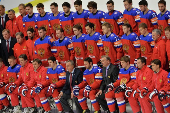 Сборная России по хоккею во время официального фотографирования