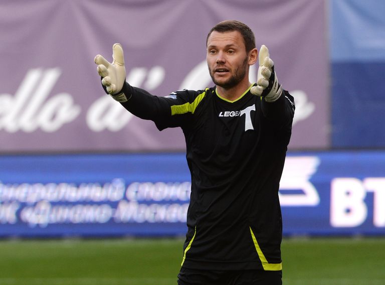 Вратарь Торпедо Юрий Жевнов